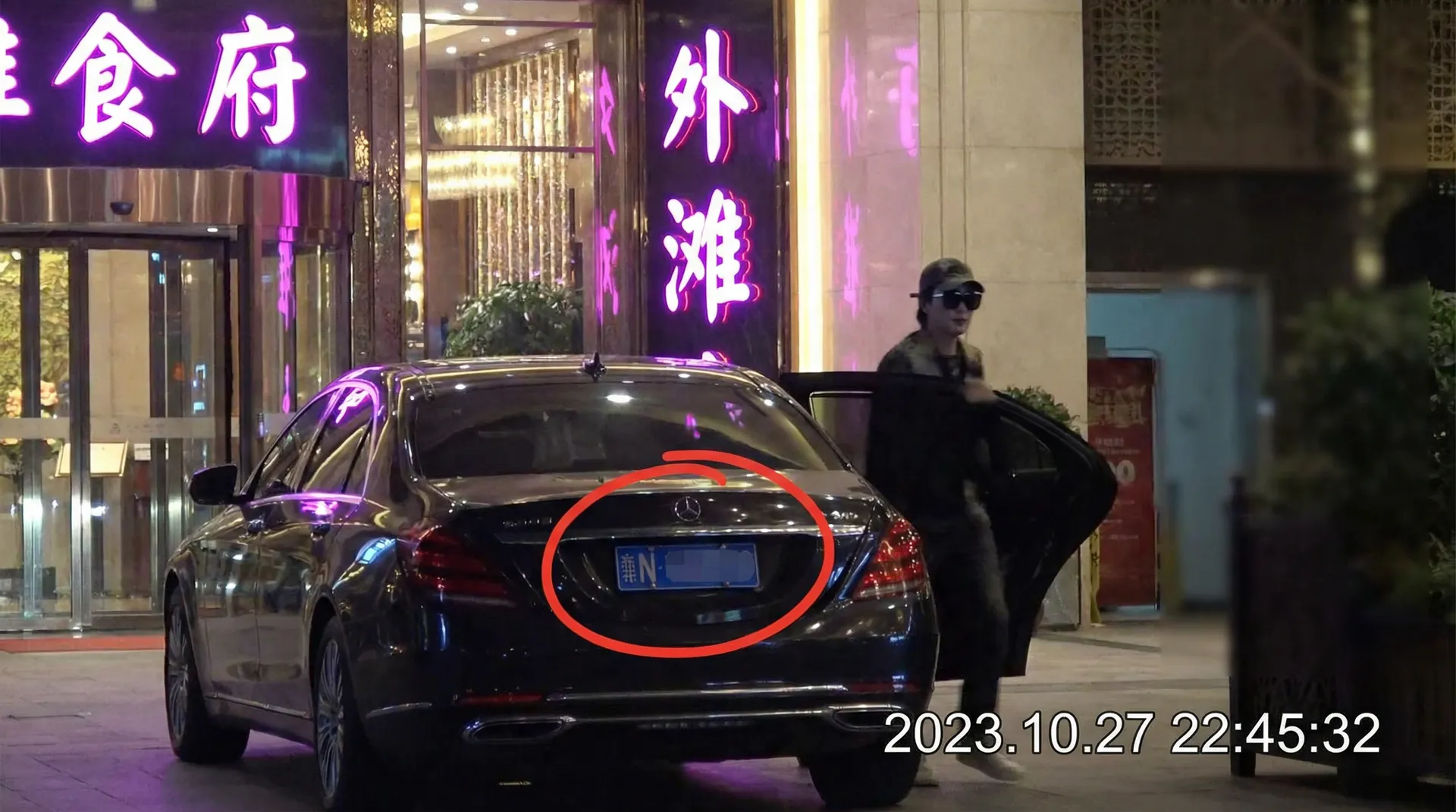 新加坡娱乐城官网 - 豪车餐厅外偷拍